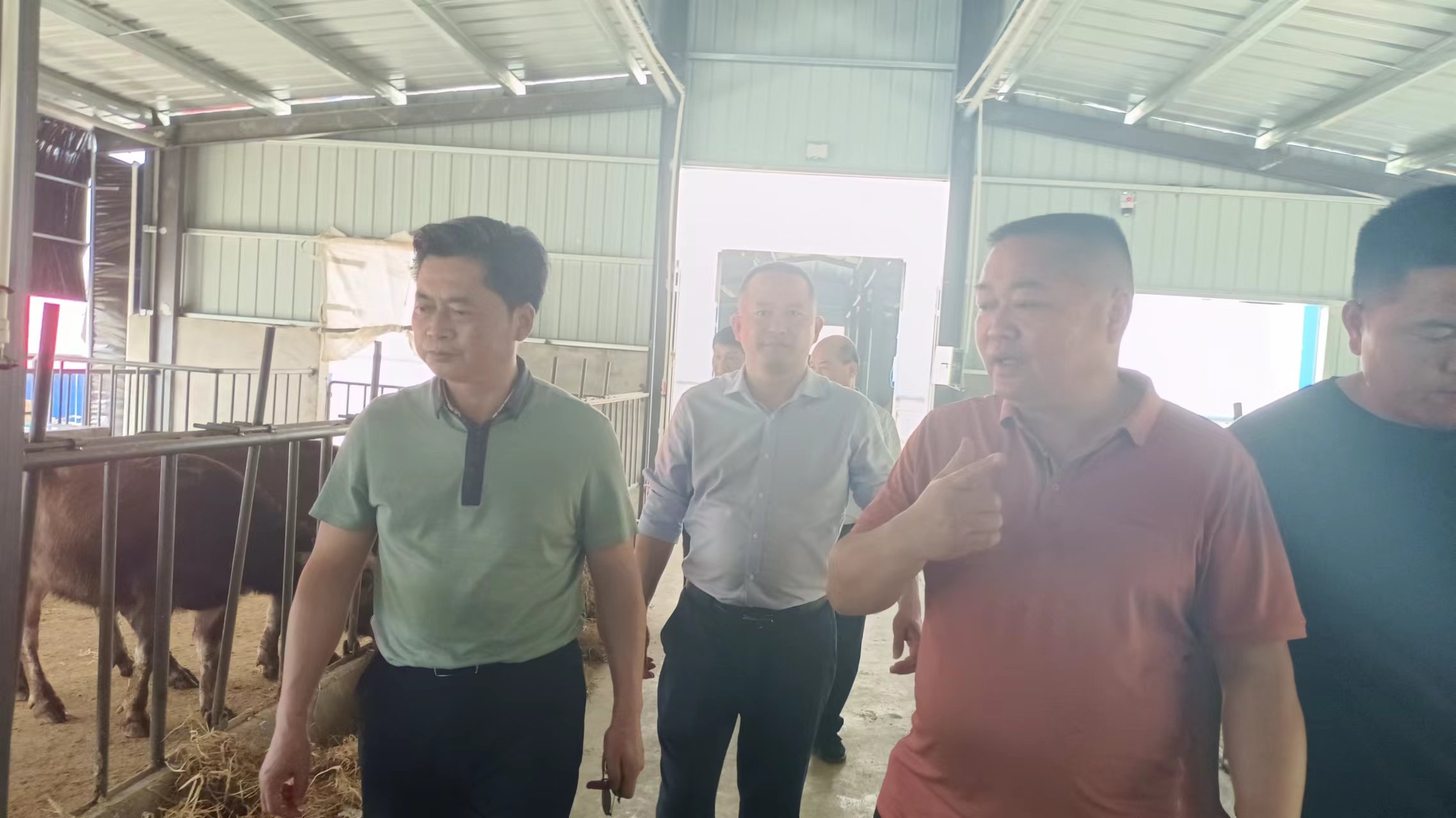 4月28日，岳陽(yáng)市人大常委會(huì)副主任、黨組成員趙岳平率市科技局黨組書(shū)記局長(zhǎng)易興建一行來(lái)湖南時(shí)瑞來(lái)科技集團(tuán)有限公司考察調(diào)研，區(qū)管委會(huì)主任沈小星，區(qū)人大政協(xié)主任曾蘭芝陪同考察調(diào)研